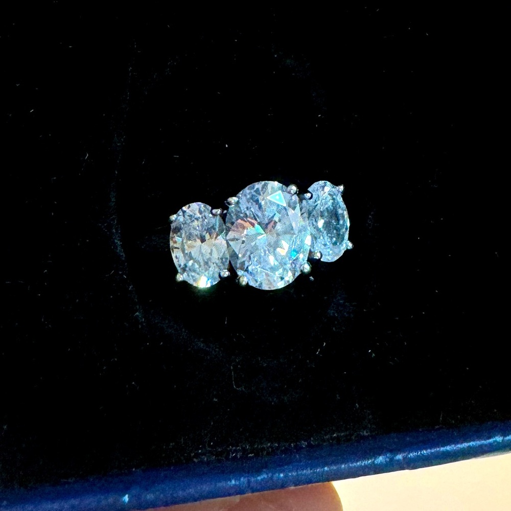 Diamonique 3 stone oval cut ring, sterling, size 6 super sparkly